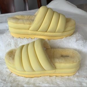 UGG MAXI SLIDE SLIPPERS